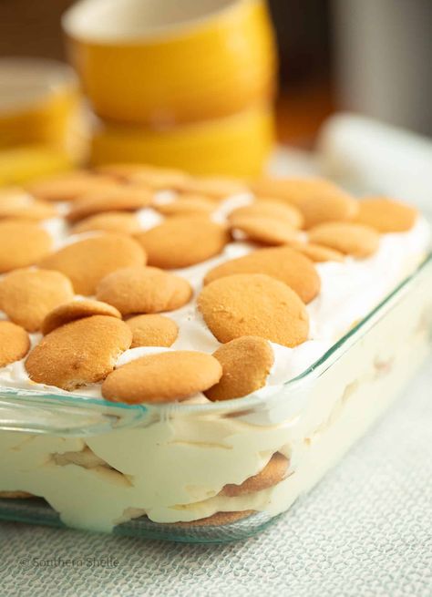 The Best Quick Southern Banana Pudding Recipe • Southern Shelle Quick Banana Pudding, Quick And Easy Banana Pudding, Southern Banana Pudding Recipe, Vanilla Wafer Banana Pudding, French Coconut Pie, Easy Banana Pudding Recipe, Easy Pudding Recipes, Easy Banana Pudding, Southern Banana Pudding