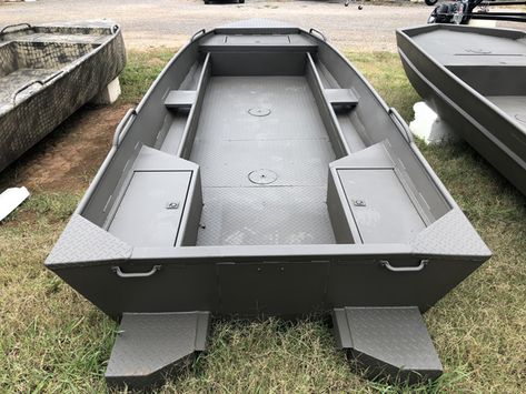 Backwoods Landing The Nations Largest Weldbilt Dealer With The Lowest Prices anywhere on any type of Aluminum boats including aluminum Jon Boat fishing boat and duck boat nationwide Bass Boat Ideas, Jon Boat Fishing, Jon Boat Project, Aluminum Jon Boats, Jon Boat Modifications, Duck Hunting Boat, Duck Boats, Boat Upgrades, Boat Garage