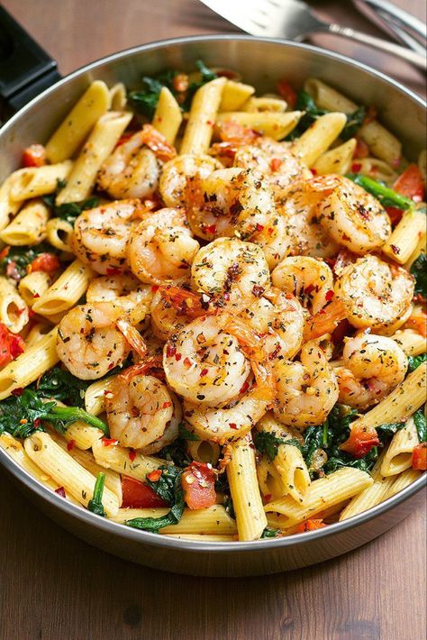 Shrimp Pasta Recipe – #shrimp #recipe #eatwell101 - Incredibly COMFORTING and just melt-in-your-mouth AMAZING! Loaded with tomatoes, spinach and basil. - #recipe by #eatwell101 Pasta Alfredo Receta, Shrimp Tomato Pasta, Shrimp Pasta Healthy, Shrimp Spinach Pasta, Shrimp Spinach, Spicy Grilled Shrimp, Pasta With Shrimp, Recipe Shrimp, Resep Pasta