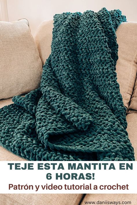 Aprende a tejer esta mantita paso a paso, tutorial y patron para principiantes. Crochet Blanket Easy, Crochet A Blanket, Crochet Cardigan Free, Easy Crochet Blanket, Manta Crochet, Crochet Videos, Crafty Projects, A Blanket, How To Crochet