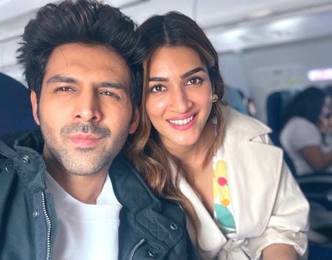 Taj Mahal Pictures, Kartik Kriti, Kriti Sanan, Kartik Aaryan, Handsome Celebrities, Crush Pics, Bollywood Couples, Kriti Sanon, How To Look Handsome