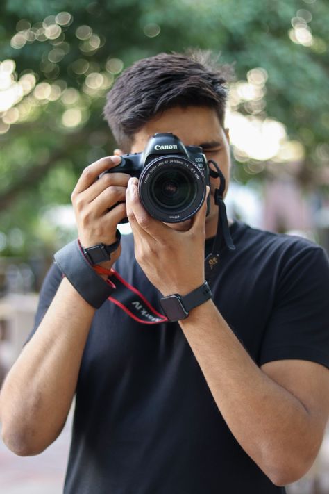 #anoopjayaswal #jayaswalanoop #anoop_jayaswal #photographer Person Taking Picture With Camera, Person Taking Photo With Camera, Photographer Poses With Camera, Person Taking Photo, Man With Camera, Camera Reference, Taking Pictures, Self Portrait, Drawing Reference