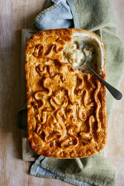 Mary Berry’s Humble Pie Mary Makes It Easy, Vegetarian Pie, Mary Berry Recipe, Humble Pie, Fish Pie, Cheesy Cauliflower, Wontons, Mary Berry, Spinach Stuffed Mushrooms