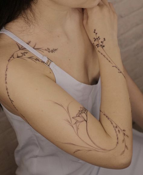 Botanisches Tattoo, Wrap Around Tattoo, Around Arm Tattoo, Wrap Tattoo, Floral Tattoo Sleeve, Hand Tattoos For Women, Botanical Tattoo, Line Work Tattoo, Arm Tattoos For Women