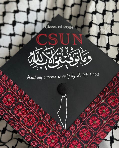 Craftsbymais x tatreez collab😍🎓 Mix and match my customizations with other talented sellers out there❤️ Thank you @haneenawadalla for the beautiful tatreez 🇵🇸 #graduation #gradcap #explorepage #explore #tatreez Islamic Graduation Caps, Graduation Ideas, Senior Year Diy, Graduation Pic Ideas, Graduation Look, Birthday Gifts For Boyfriend Diy, Graduation Design, Graduation Style, Graduation Photography Poses