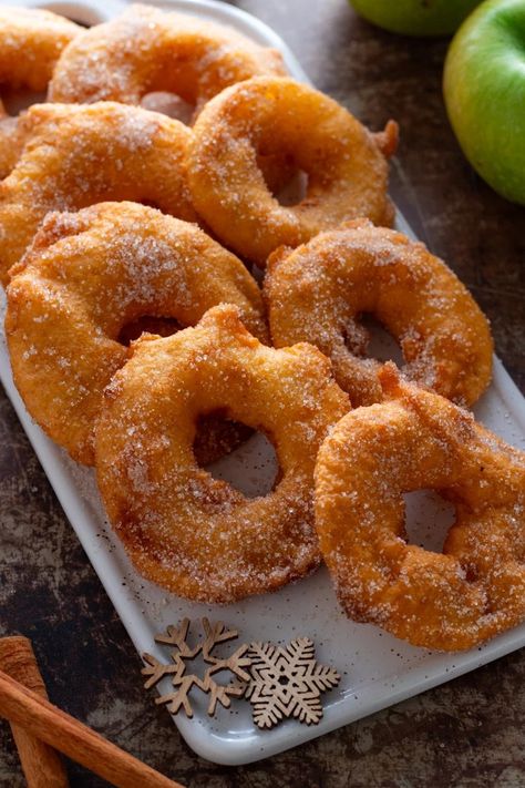 Fried Apple Rings (Apfelkücherl) - Days of Jay Fried Apple Rings, Cinnamon Apple Rings, Fried Apple, Apple Rings, Apple Corer, Breakfast Brunch Ideas, Fried Apples, Campfire Food, Beer Batter