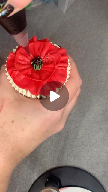 Debbie Bakes on Instagram: "The beautiful poppy.  Lest We Forget. . . . . . . . . . . . . . . . #cakestuff #cakeideas #cupcakes #cupcakereel #cupcakepiping #cakereel #fife #cake #cupcakes #cakedecorating #cakereel #buttercreamflowers #cupcakepipingreel #americanbuttercream #caketips #caketutorial #cupcaketutorial #buttercreamflowertutorial #satisfyingvideos #buttercreampoppy #cakereel #lestweforget #rememberanceday2023" Poppy Flower Cake Ideas, Poppy Flower Cupcakes, Buttercream Poppy Flower, Buttercream Poppies, Poppy Flower Cake, Poppy Cupcakes, Buttercream Flowers Tutorial, Poppy Cake, Cupcake Piping