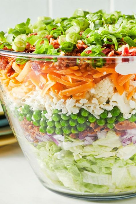 Layered Salad With Peas, 7 Layer Salad, Layer Salad, Seven Layer Salad, Layered Salad Recipes, Fresh Salad Recipes, Layered Salad, Cauliflower Salad, Pea Salad