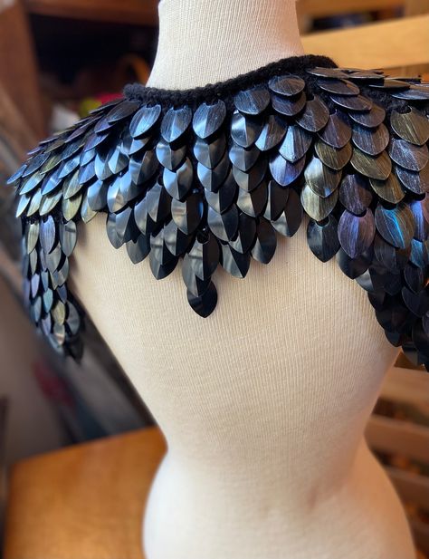 Hand painted, hand knit scalemail collar and shoulder armor 🐉 Scalemail Patterns, Scale Mail Armor Female, Diy Shoulder Armor, Moth Character, Chainmail Diy, Knit Dragon, Scalemail Armor, Fae Ball, Dragon Scale Armor