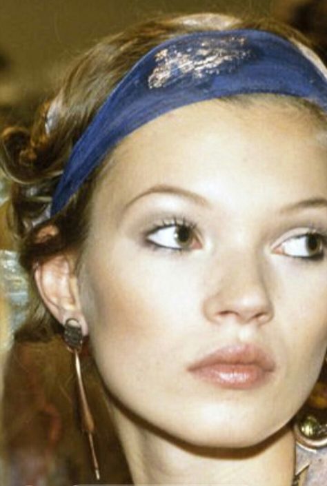 Kate Moss No Makeup, Kate Moss Side Profile, Kate Moss Makeup, Midnight Romance, 90s Fashion Icons, Supermodel Body, Kate Moss 90s, Lila Moss, Queen Kate