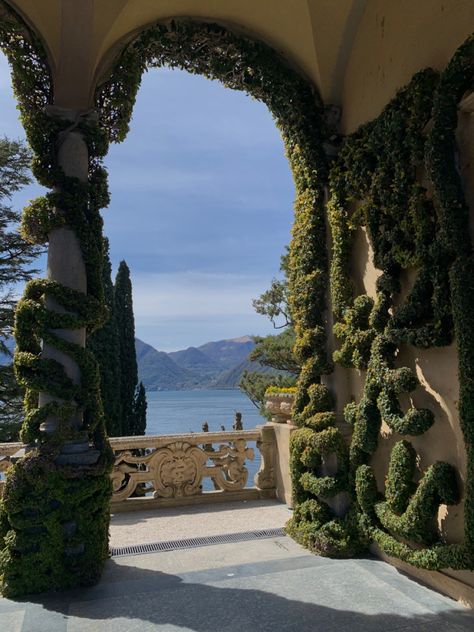 #como #lakecomo #villabalbianello #como #italy #villa #lagodicomo #italytrip #italian #europe #european #villalakecomo #lake #fashion #dreamvacation #dreamtrip #aesthetic Proposal Places, Lake Fashion, Villa Balbianello, Italy Villa, House Balcony, Lake Homes, Lake Como Italy, Como Italy, Dream Vacation