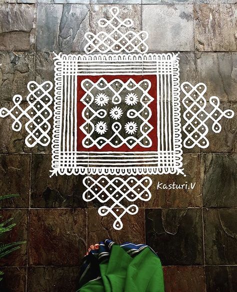 Kolam Painting, Pattern Design Drawing, Easy Rangoli Designs Videos, Pulli Kolam, Very Easy Rangoli Designs, Rangoli Designs Photos, Rangoli Designs Simple Diwali, Rangoli Simple, Easy Rangoli Designs Diwali