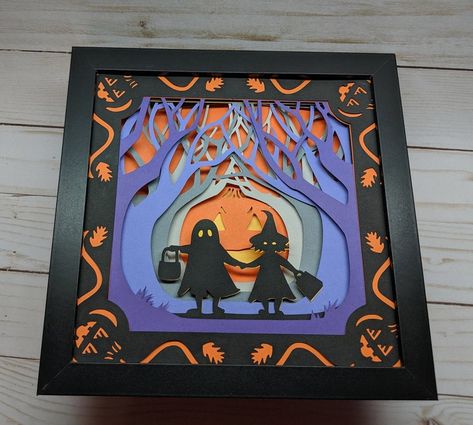 Decorative Halloween Illuminated Shadow Box light up - Etsy Italia Halloween Shadow Box, 3d Paper Art, Cricut Halloween, Box Light, Image 3d, Paper Artwork, Fall Halloween Decor, Up Halloween, Halloween Fall