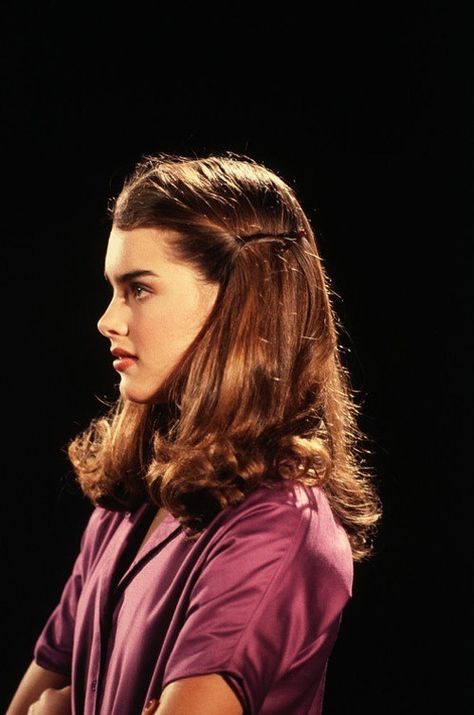 Brooke Shields Brooke Shields Young, Sherilyn Fenn, Hair Clips 90s, 80s Hair, Brooke Shields, Irina Shayk, Natalie Portman, Grunge Hair, Adriana Lima