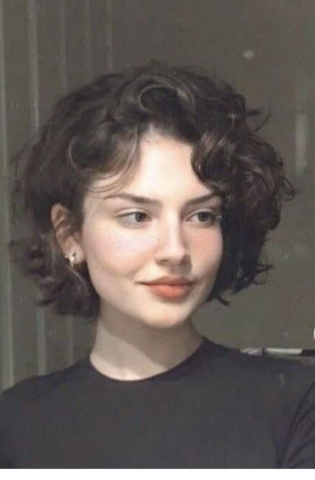 Top 50 Short Bob Hairstyles for Women in 2024 (Detailed Gallery + Video) | 50 Stunning Short Bob Hairstyles for Women Trending in 2024 | Aesthetic Women's Hairstyles & Haircut Inspo Curly Haircuts Short, Layered Curly Haircuts, Layered Curly Hair, Curly Haircuts, Wavy Haircuts, Short Curly Haircuts, Hair Inspiration Short, Short Haircuts For Women, Haircuts For Curly Hair