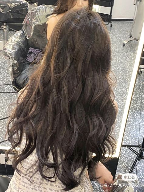 Subtle Wavy Hair, Long Wavy Hair Face Framing, Long Flowy Layers Hair, Japanese Perm Women, Long Slightly Wavy Hair, Wavy Ends Hair, Defined Wavy Hair, Volume Perm Fine Hair, Lose Wavy Hair