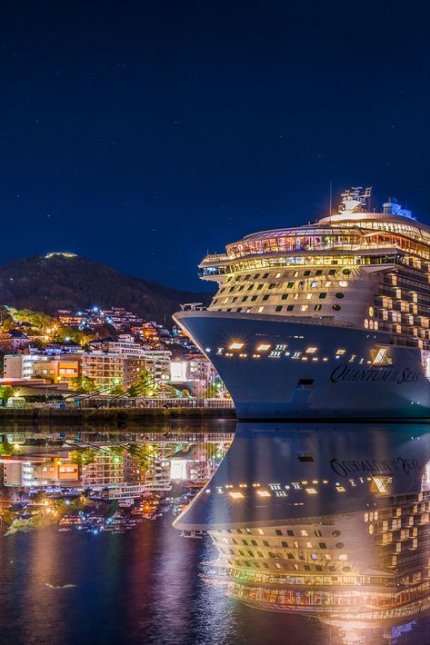 Royal Carribean Cruise, Cruise Ship Pictures, Yacht Aesthetic, Carribean Cruise, Nagasaki Japan, Best Yachts, Cruise Pictures, Royal Caribbean International, Cruise Boat