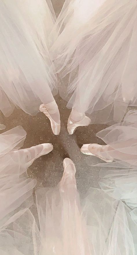 Ballerina Wallpaper, Ballet Wallpaper, Dance Wallpaper, Billy Elliot, Ballet Beauty, Dance Dreams, Ballet Inspiration, Dancing Aesthetic, Ballet Beautiful