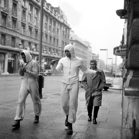 Cassius Clay (the future Muhammad Ali) on a training run in London, June 1963 Morning Training, Muhammad Ali Boxing, Cassius Clay, Sparring Partner, Mohamed Ali, Vintage Guide, Muhammed Ali, Mohammed Ali, Sport Boxing