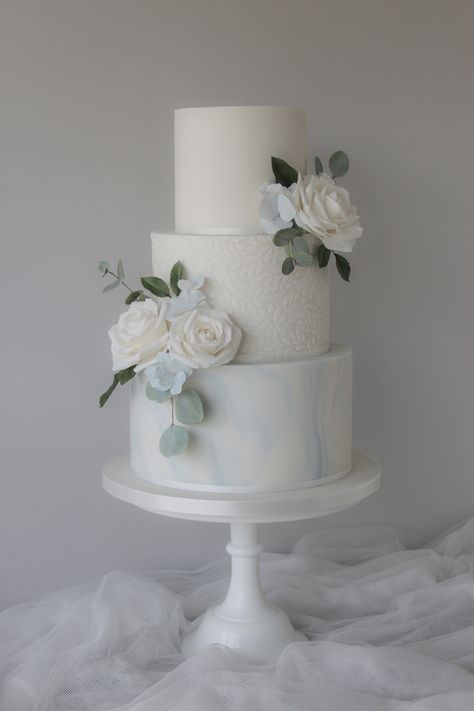 Baby Blue Wedding Cake, Wedding Cakes Sunflower, Cake Engagement, Blue Silk Ribbon, Quince Cakes, Blue Wedding Cake, Designer Cake, Taylor Wedding, Floral Cakes