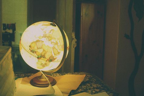 Globe lamp. Luna Lovegood Aesthetic, Lamp Aesthetic, Adventures In Odyssey, Globe Lamp, Globe Light, Globe Lamps, Diy Baby Gifts, Photography Vintage, Academia Aesthetic