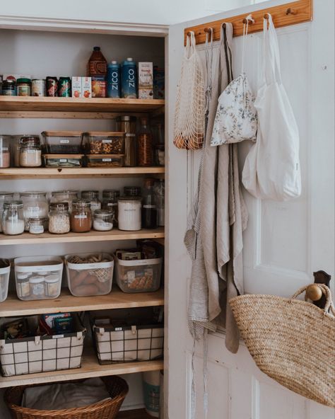 Pantry Goals, Pretty Pantry, Organizing Your Pantry, Ikea Pantry, Pantry Renovation, Open Pantry, Small Pantry Organization, Farmhouse Pantry, Organized Pantry