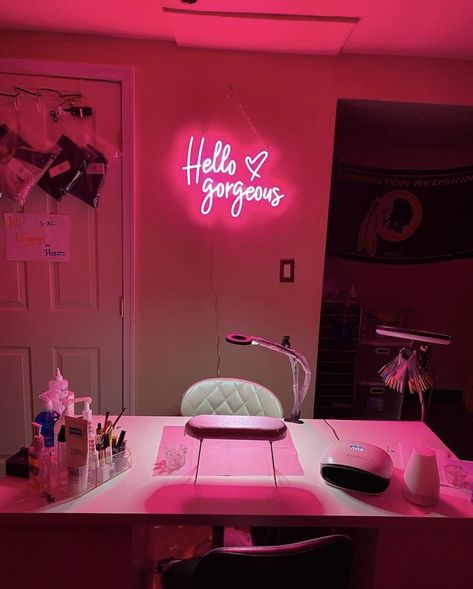 Tech Room Ideas, Nail Tech Room Ideas, Nail Tech Room, Nail Room Decor Ideas, Nail Room Ideas Home, Nail Room Decor, Desain Salon Kuku, Nail Technician Room, Pink Nail Salon