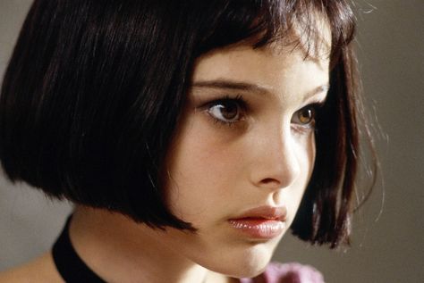 I do love Natalie Portman in Léon: The Professional. —Chioma Nnadi, Vogue.com Fashion News Director Leon The Professional Mathilda, Natalie Portman Leon, Leon Matilda, Mathilda Lando, The Professional Movie, Jean Reno, 얼굴 그리기, Photographie Portrait Inspiration, Natalie Portman