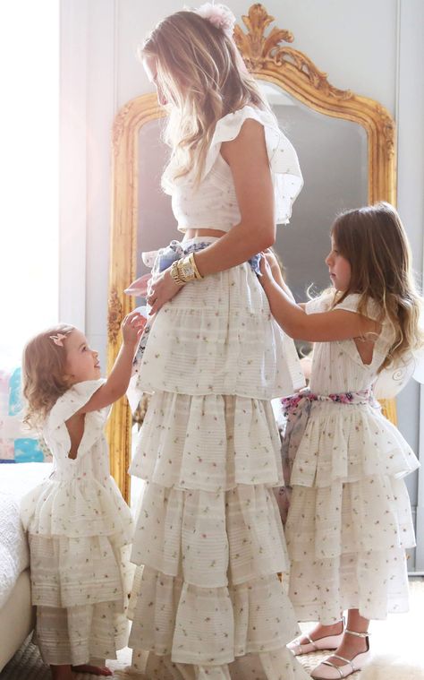 Easter Dresses For Women, Inspiration Photoshoot, Mommy Daughter Outfits, Mother Daughter Fashion, Mother Daughter Matching Outfits, Outfit Photo, Mother Daughter Outfits, Ruffle Maxi Skirt, Mother Daughter Dress