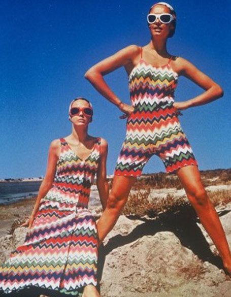 Hitting their stride in the early 1970′s, Missoni started out as a small knitwear workshop in Gallarate, Italy, in 1953 opened by founders Rosita and Ottavio. Missoni Fashion, Lauren Hutton, Fifties Fashion, Design Hotel, 1970s Fashion, Hotel Decor, 1960s Fashion, Chevron Print, 60s Fashion