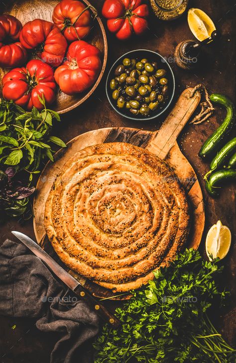 Turkish Food Photography, Turkish Food Aethstetic, Turkish Breakfast Traditional, Eid Breakfast, Turkish Borek, Turkish Food Traditional, Spinach Filling, Middle East Food, Turkish Restaurant