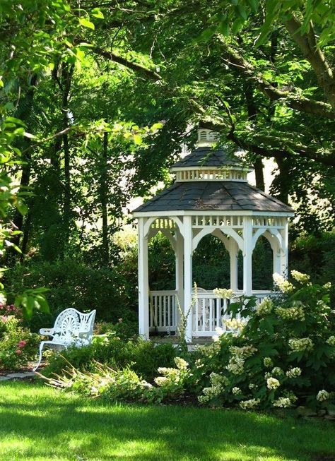 White Gazebo Aesthetic, Gazebo Tea Party, Gazebo With Flowers, Home Gazebo, Halloween Gazebo Decorations, Aesthetic Gazebo, Cottage Gazebo, Gazebo Aesthetic, Pretty Gazebo