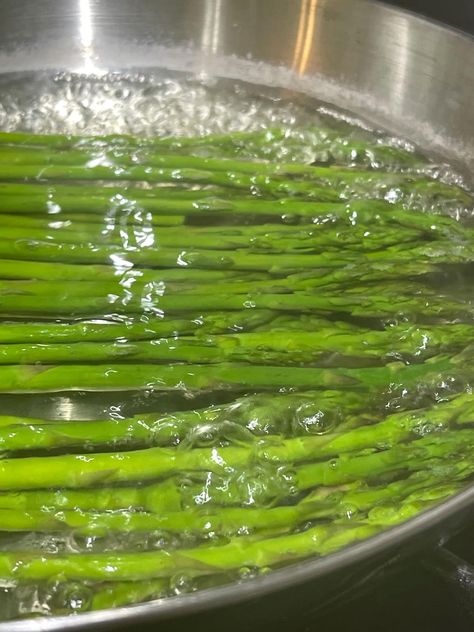 Fresh Asparagus How To Cook, Boiled Asparagus Recipes, Cooking Fresh Asparagus, How To Cook Asparagus On The Stove, Best Way To Cook Asparagus Stove Top, Boiled Asparagus, Ways To Cook Asparagus On Stove, Best Way To Cook Asparagus, How Long To Cook Asparagus In Oven