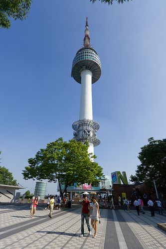 Turismo: Torre de Namsan, Seúl Namsan Tower, South Korea Travel, Foto Shoot, Korea Travel, Foto Bts, Cn Tower, South Korea, Seoul, Places To Go