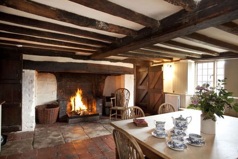 Cottage Kitchens, Country Interior, Farm Kitchen, Kitchen And Dining Room, Primitive Kitchen, Cottage Interiors, Primitive Decorating Country, Country Style Homes, Cottage Kitchen