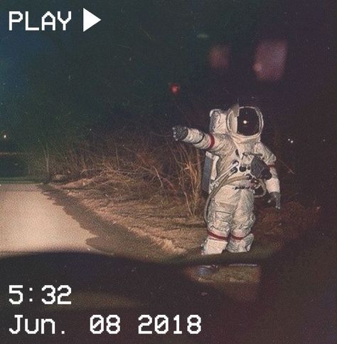 Aesthetic Astronaut, Vhs Aesthetic, Alien Aesthetic, Astronaut Space, Aesthetic Space, Humor Funny, Night Aesthetic, Aesthetic Grunge, What’s Going On