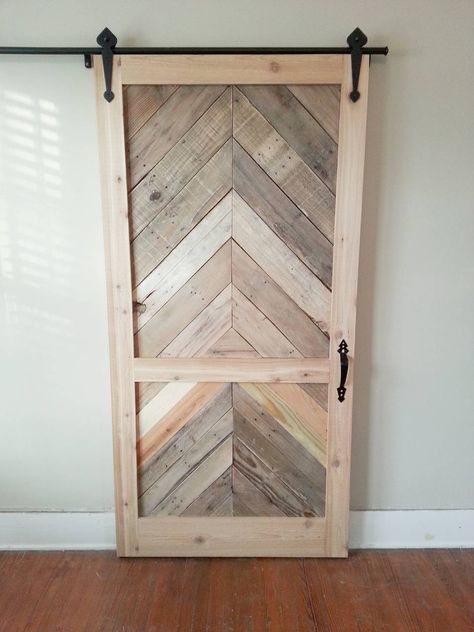 Using six pallets, plywood siding and pine boards, Everett Ballenger made a sliding door for his closet. Closet Door Ideas, Old Closet Doors, Pallet Door, Closet Door Makeover, Barn Door Closet, Barn Door Designs, Perfect Closet, Diy Barn Door, Closet Door