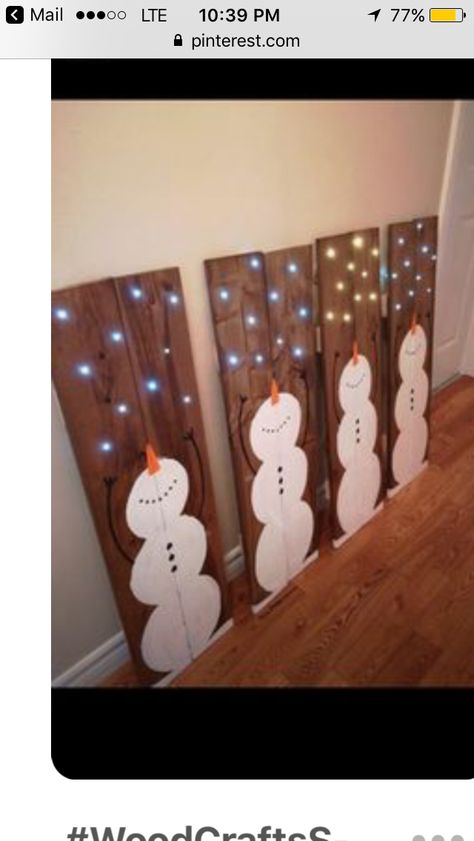 Wood Pallet Painting Ideas Christmas, Christmas Crafts With Wood Scraps, Snowman Wood Sign, Wood Christmas Projects, Pallet Snowman, Painted Wood Crafts, Tre Kunst, Wooden Snowmen, Snowman Sign