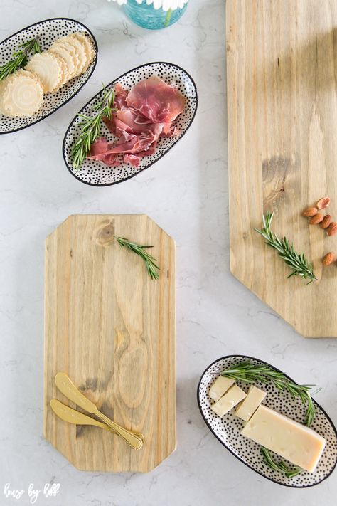 DIY Charcuterie Board via House by Hoff Diy Charcuterie Board, Ikea Hemnes Hack, Bucket Crafts, Charcuterie Board Diy, Diy Wood Planters, Board House, Fruit Platters, Diy Mudroom Bench, Roofing Diy