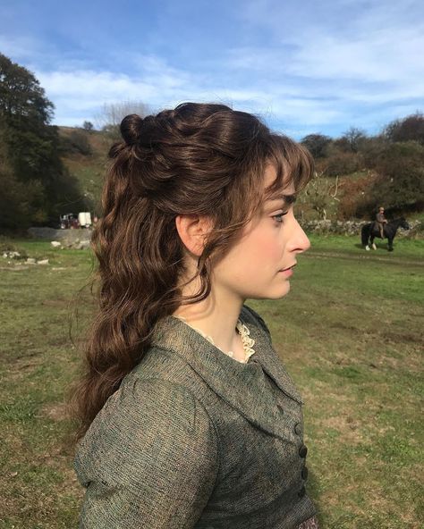 Vickie Ellis MUA & Hairstylist on Instagram: “POLDARK 5• It was an absolute pleasure to be @ellisehere wig & makeup artist for her character Morwenna Carne in the Series 5 of #Poldark…” 1800s French Hairstyles, 1700s Womens Hairstyles, Long Victorian Hairstyles, Victorian Aesthetic Hairstyles, 1600s Hairstyles Woman, Colonial Women Hairstyles, Regency Inspired Hair, Romantic Era Hairstyles, Victorian Era Hairstyles For Short Hair