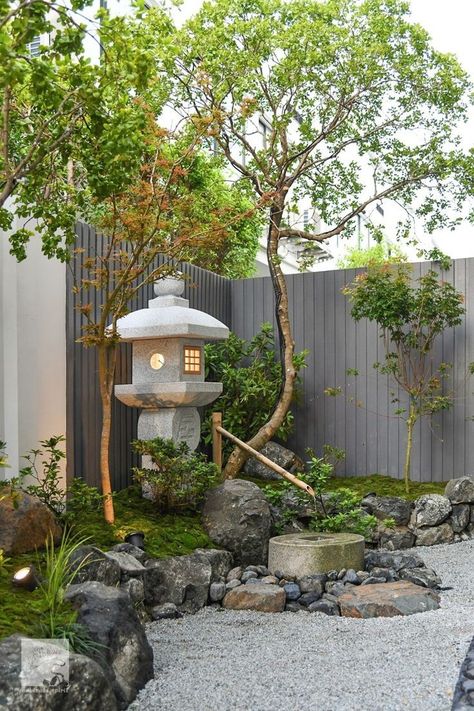 White Rock Landscaping, Japanese Garden Backyard, Garden Meditation, Small Japanese Garden, Japanese Garden Landscape, Zen Garden Design, Japanese Zen Garden, Rock Landscaping, Meditation Garden