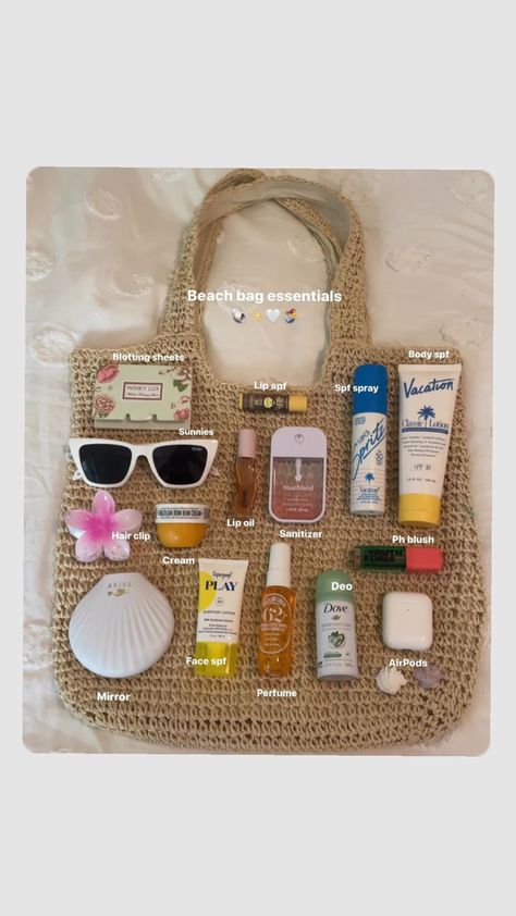 Summer Bag Essentials, Everyday Bag Essentials, Beach Bag Essentials, School Bag Essentials, Travel Bag Essentials, Inside My Bag, Beach Packing, Purse Essentials, Pool Bags