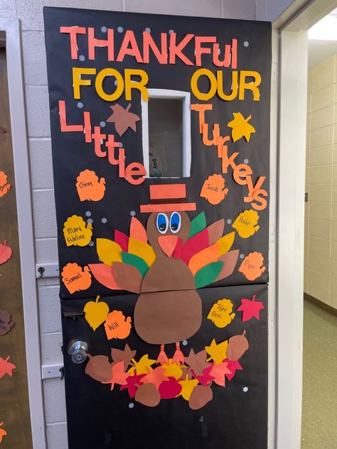 Thanksgiving Day Door Decorations, Thanksgiving Theme Door, Thanksgiving Daycare Doors, Thanksgiving Turkey Bulletin Board Ideas, Thanksgiving Daycare Decorations, Thanksgiving Decorations For Daycare, Turkey Classroom Door Decor, Infant Fall Classroom Door, Door Design For Classroom Fall