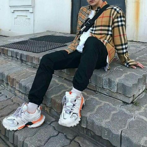 Balenciaga Track Outfit Men, Parisian Streetwear, Balenciaga Track Outfit, Balenciaga Sneakers Outfit, Balenciaga Track Sneaker, Track Outfits, Boyfriend Outfit, Brand Sneakers, Balenciaga Sneakers