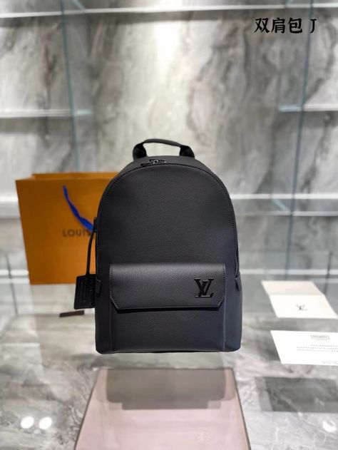 Luxury Bag Men, Best Sneakers For Men, Louis Vuitton Mens Bag, Best Sandals For Men, Nike Mens Shoes, Cool Sneakers, Lv Backpack, Ankle Bracelets Diy, Luxury Backpack