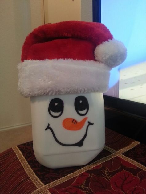 Snowman Milk jug Milk Jugs Christmas, Diy Snowman Crafts, Milk Carton Crafts, Milk Jug Crafts, Crafts To Try, Weekly Themes, Snowman Crafts Diy, Snow Place, Crafty Christmas