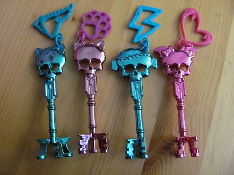 Monster high skulkette keys set 1 Monster High Jewelry, Kawaii Objects, Monster High Accessories, Monster High Bedroom, High Key, Childhood Toys, Cute Art Styles, 18th Birthday, 21st Birthday