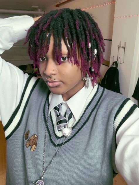 /excalibolg on instagram Alt Locs Hairstyles, Dreadhead Men, Colorful Dreads, Dyed Locs, Dyed Dreads, Hair Twists Black, Short Dreads, Locks Hair, Androgynous Hair