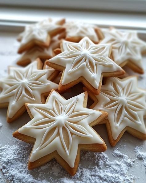 Cinnamon Stars Cookies, Cinnamon Star Cookies, Cinnamon Stars, Icing Designs, Icing Design, Favorite Cookie Recipe, Star Cookies, Cinnamon Flavor, Cookie Icing