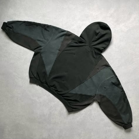 ✦ The Torn Hoodie from Qbsay via @qbsay High Street Fashion Men, Street Fashion Men, Men Sportswear, Baggy Hoodie, Y2k Punk, Custom Hoodie, Loose Hoodie, Streetwear Hoodie, High Street Fashion